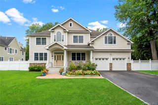 90 Meadow Glen Road, Northport, NY 11768