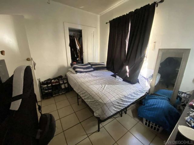 1202 E E 76Th St, Los Angeles, CA 90001