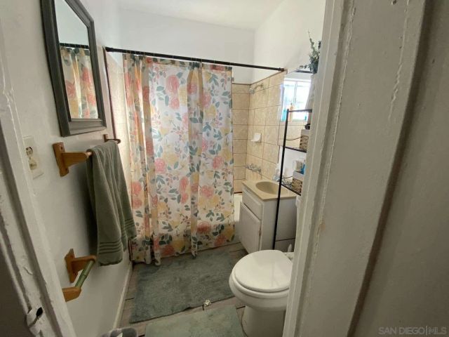 1202 E E 76Th St, Los Angeles, CA 90001