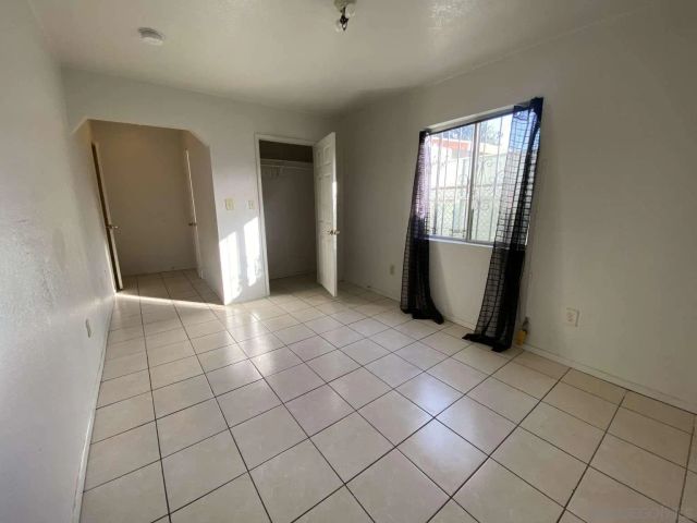 1202 E E 76Th St, Los Angeles, CA 90001