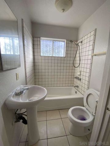 1202 E E 76Th St, Los Angeles, CA 90001