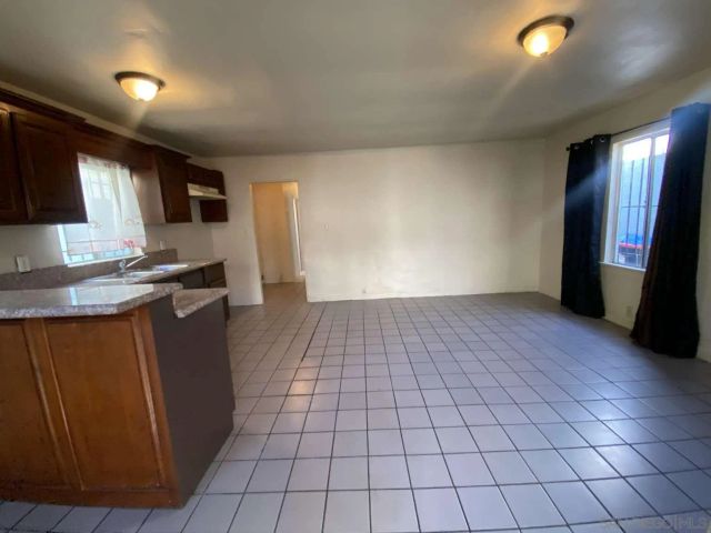 1202 E E 76Th St, Los Angeles, CA 90001