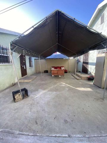 1202 E E 76Th St, Los Angeles, CA 90001