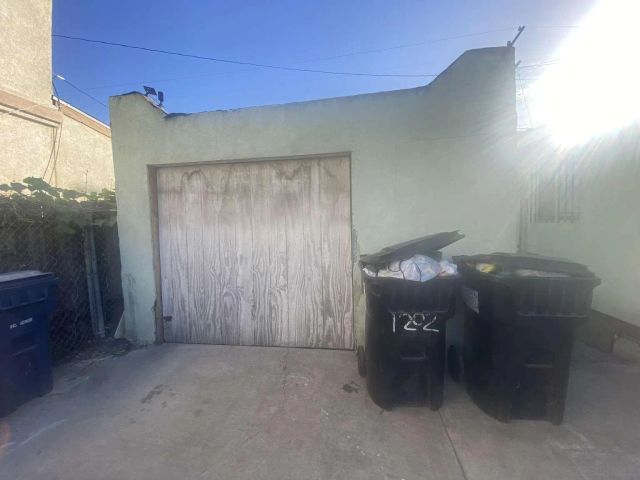 1202 E E 76Th St, Los Angeles, CA 90001