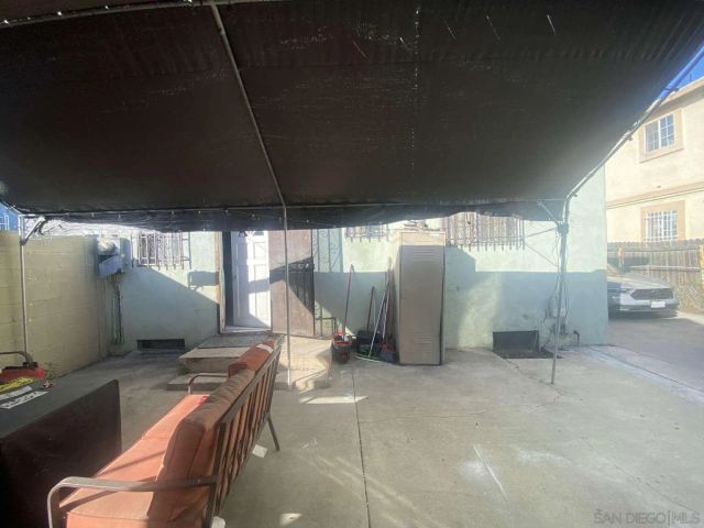 1202 E E 76Th St, Los Angeles, CA 90001