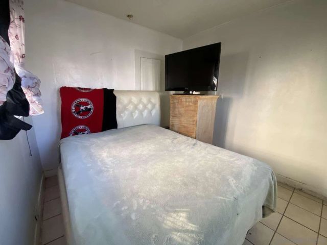 1202 E E 76Th St, Los Angeles, CA 90001