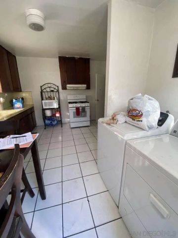 1202 E E 76Th St, Los Angeles, CA 90001