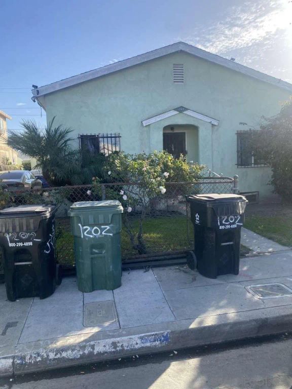 1202 E E 76Th St, Los Angeles, CA 90001