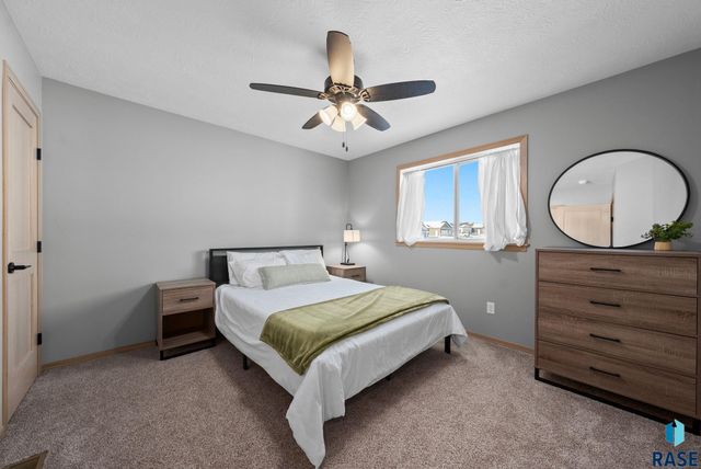 3228 N Yukon Ave Avenue, Sioux Falls, SD 57107