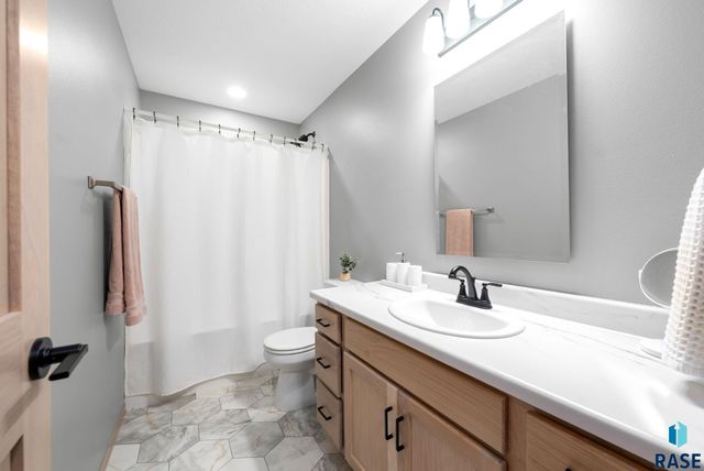 3228 N Yukon Ave Avenue, Sioux Falls, SD 57107