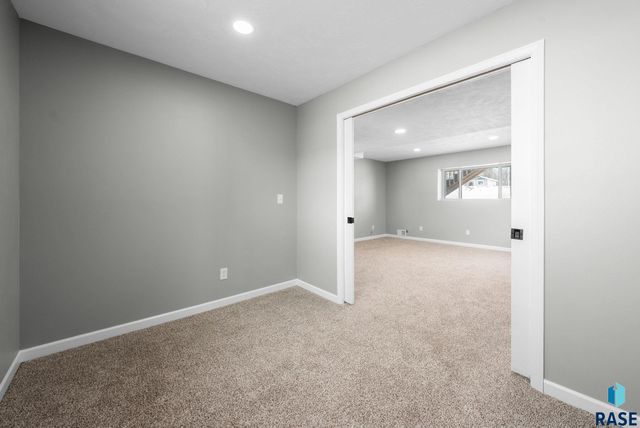 3228 N Yukon Ave Avenue, Sioux Falls, SD 57107