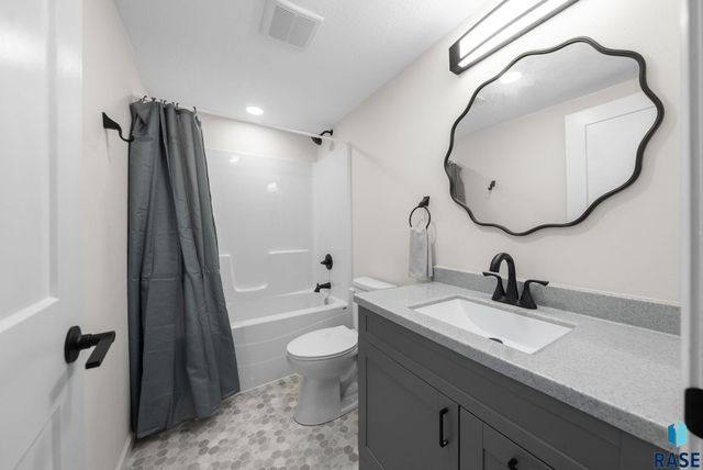 3228 N Yukon Ave Avenue, Sioux Falls, SD 57107