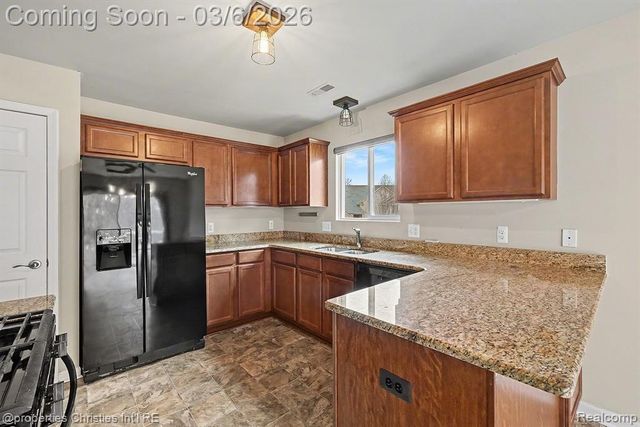 29424 Woodpark Circle, Warren, MI 48092