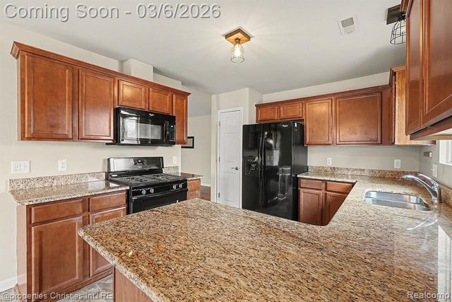 29424 Woodpark Circle, Warren, MI 48092