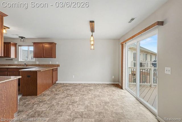 29424 Woodpark Circle, Warren, MI 48092