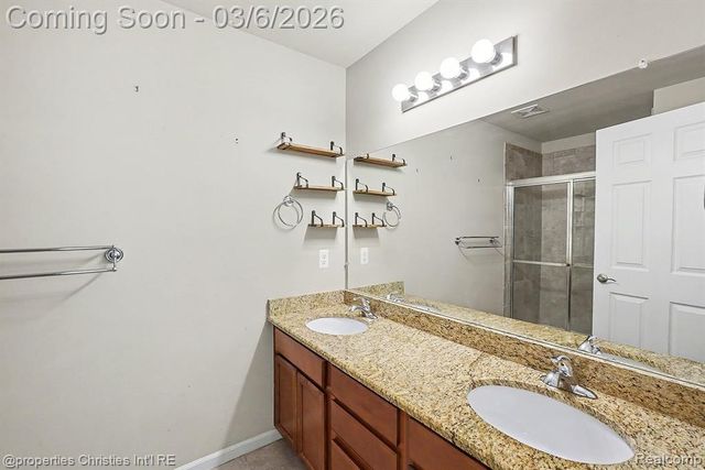 29424 Woodpark Circle, Warren, MI 48092