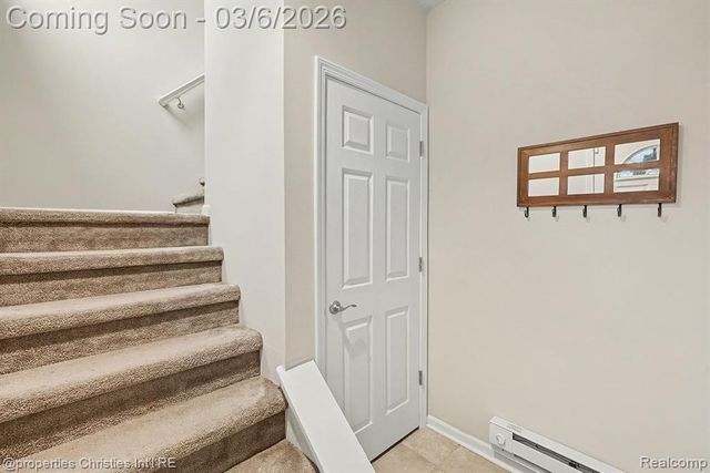 29424 Woodpark Circle, Warren, MI 48092