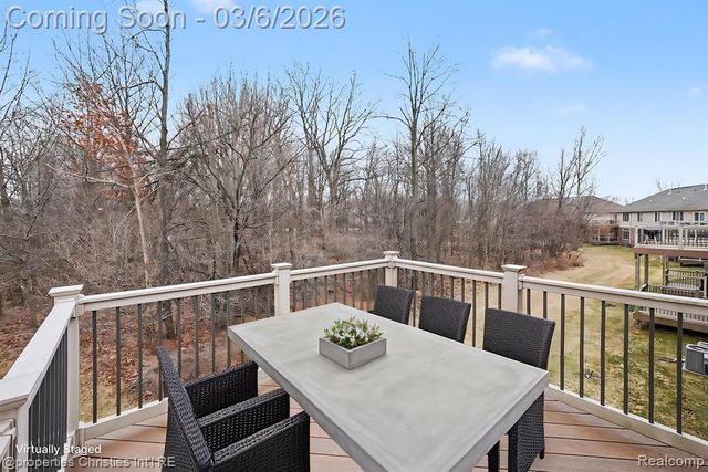 29424 Woodpark Circle, Warren, MI 48092