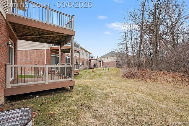 29424 Woodpark Circle, Warren, MI 48092