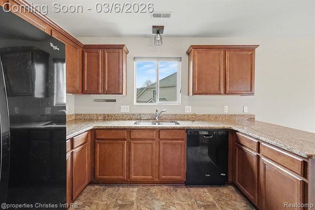 29424 Woodpark Circle, Warren, MI 48092