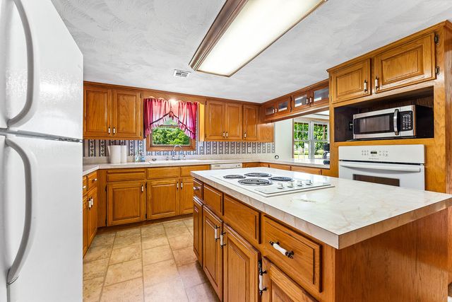 14077 Highway 72, Garfield, AR 72732