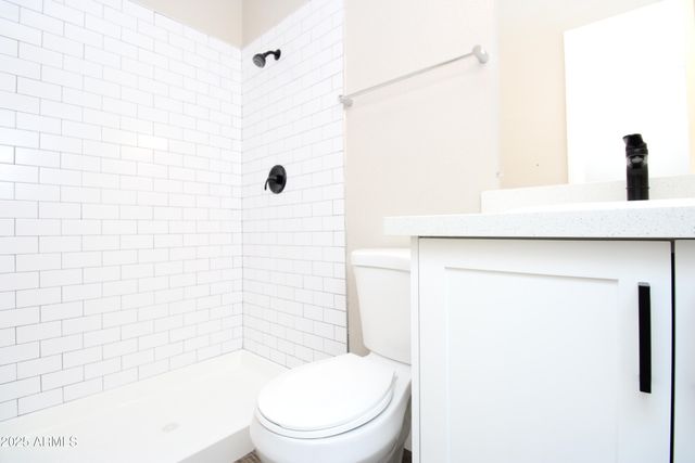 2807 E PARADISE Lane 102, Phoenix, AZ 85032