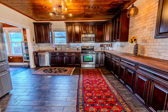 1819 W Woodlawn Ave, San Antonio, TX 78201