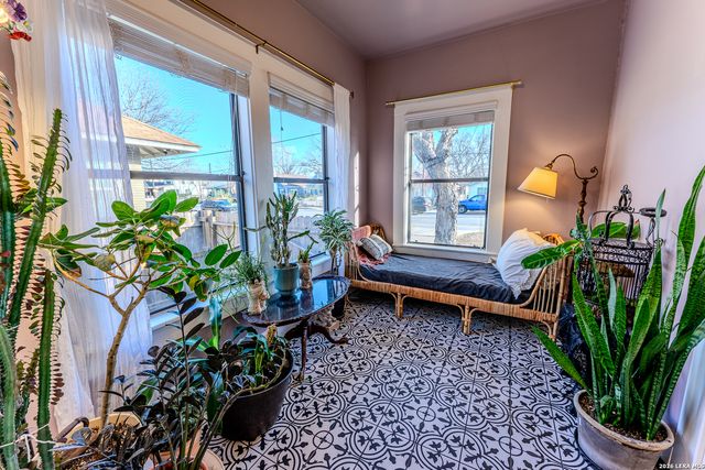 1819 W Woodlawn Ave, San Antonio, TX 78201