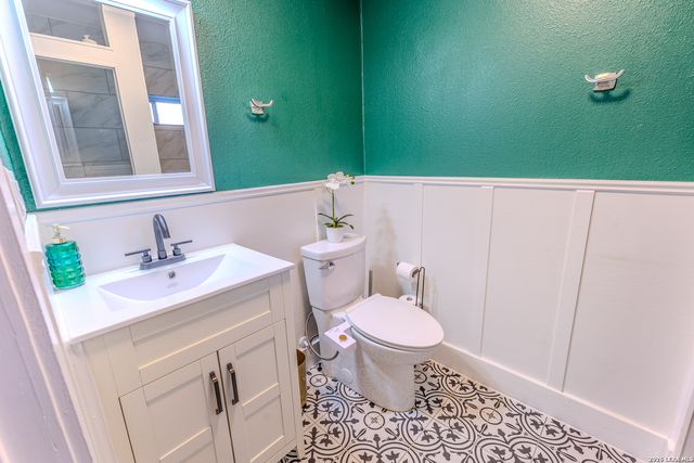 1819 W Woodlawn Ave, San Antonio, TX 78201