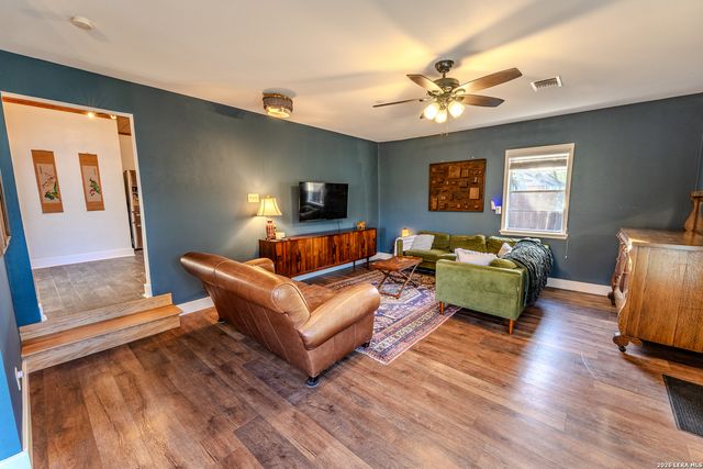 1819 W Woodlawn Ave, San Antonio, TX 78201