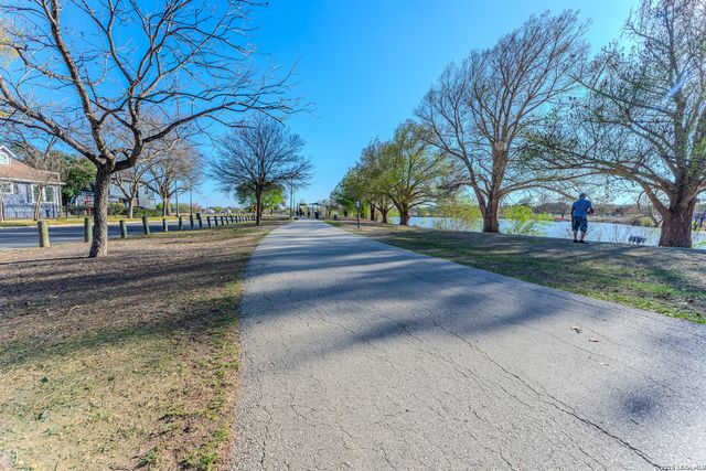 1819 W Woodlawn Ave, San Antonio, TX 78201