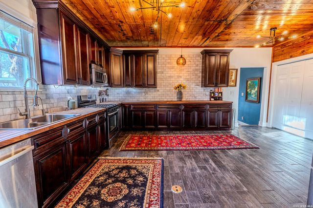 1819 W Woodlawn Ave, San Antonio, TX 78201