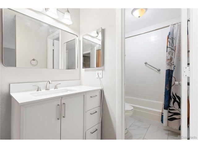 5770 E Warren Ave 213, Denver, CO 80222