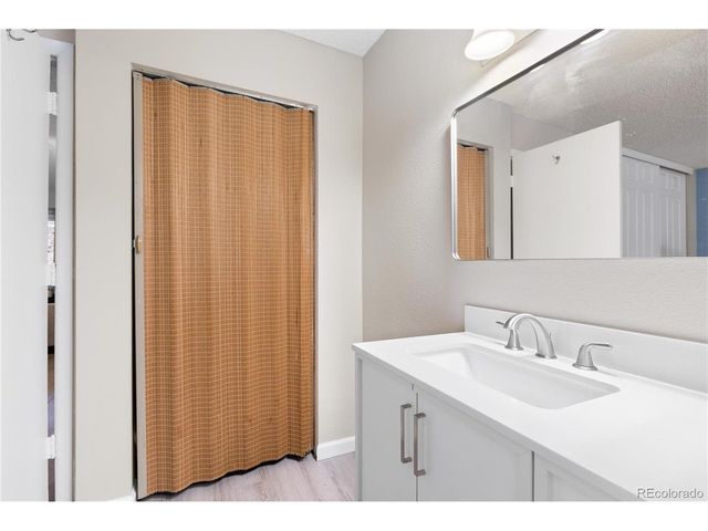 5770 E Warren Ave 213, Denver, CO 80222