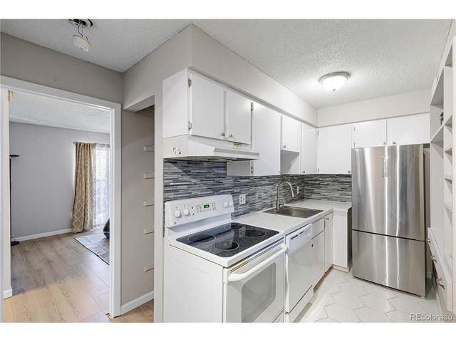 5770 E Warren Ave 213, Denver, CO 80222