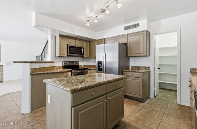 1492 N SADDLE Street N, Gilbert, AZ 85233