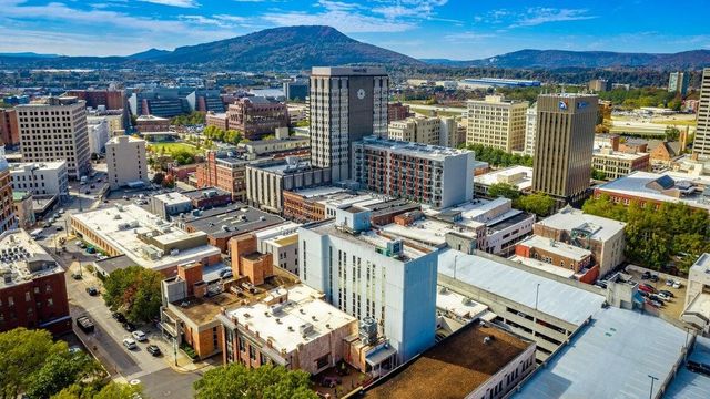 117 E 7th St # 807-B, Chattanooga, TN 37402