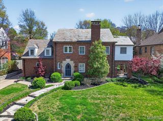 7801 Davis Drive, St Louis, MO 63105