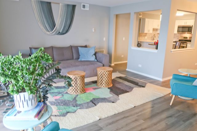 6526 W Irving Park Road 608, Chicago, IL 60634