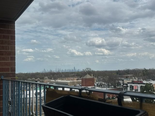 6526 W Irving Park Road 608, Chicago, IL 60634