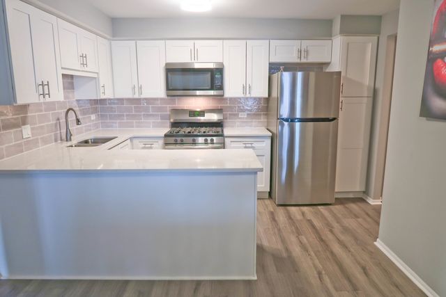 6526 W Irving Park Road 608, Chicago, IL 60634