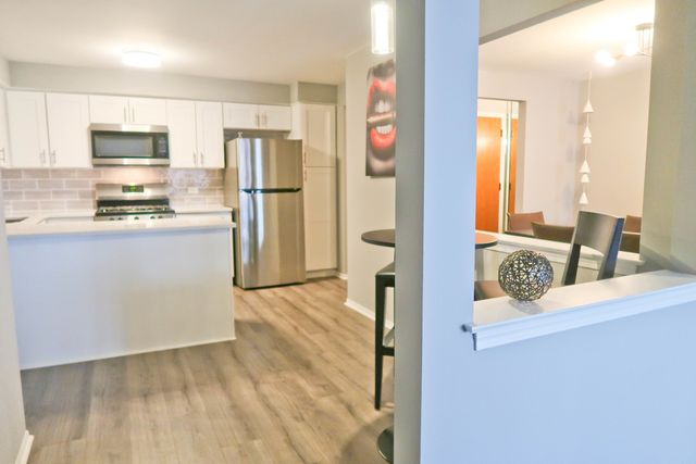 6526 W Irving Park Road 608, Chicago, IL 60634