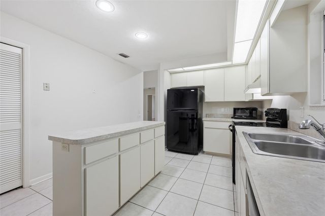 1736 NW 16TH PLACE, Gainesville, FL 32605