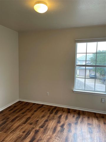 1013 Christopher ST A, Round Rock, TX 78681