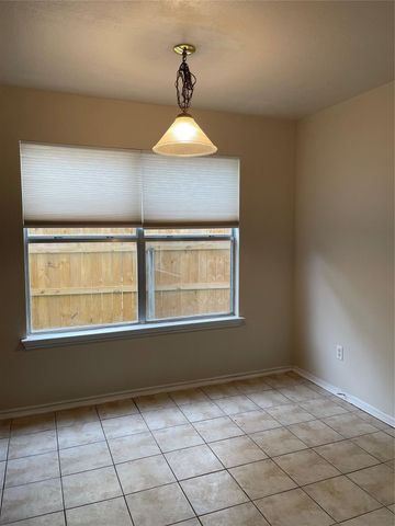 1013 Christopher ST A, Round Rock, TX 78681