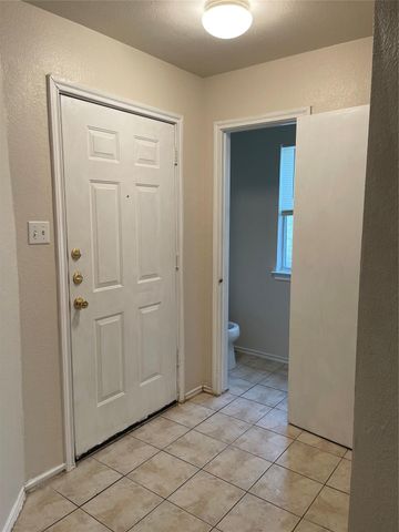 1013 Christopher ST A, Round Rock, TX 78681