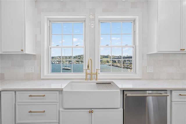 3 Narragansett Boulevard, Portsmouth, RI 02871