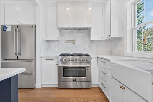 3 Narragansett Boulevard, Portsmouth, RI 02871