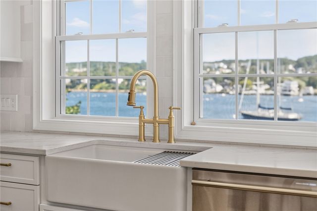 3 Narragansett Boulevard, Portsmouth, RI 02871