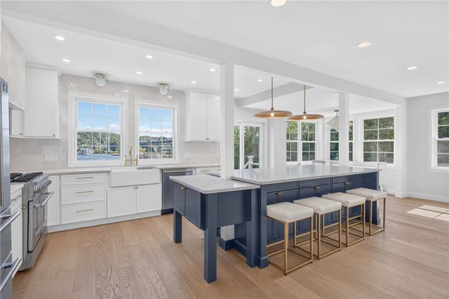 3 Narragansett Boulevard, Portsmouth, RI 02871